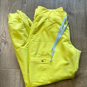 Figs Zamora joggers in Citrine